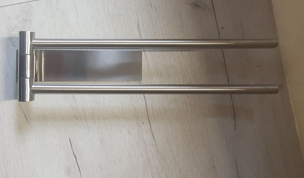 Wieszak ścienny na ręczniki bez wiercenia 40 cm