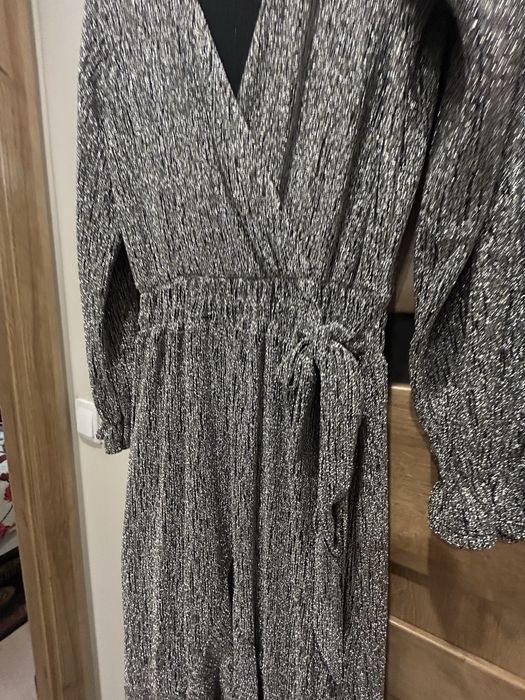 Sprzedam piękną sukienkę Srebrną