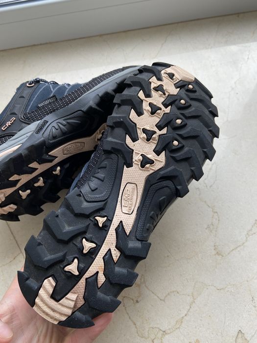 Кросівки, ботинки 37