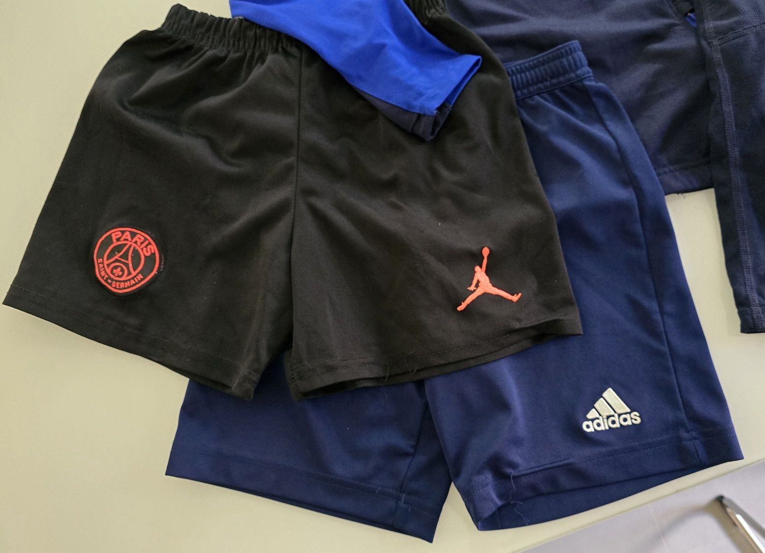 Zestaw sportoqy bluza Kipsta 130, spodenki Adidas, Jordan, spodnie Wed