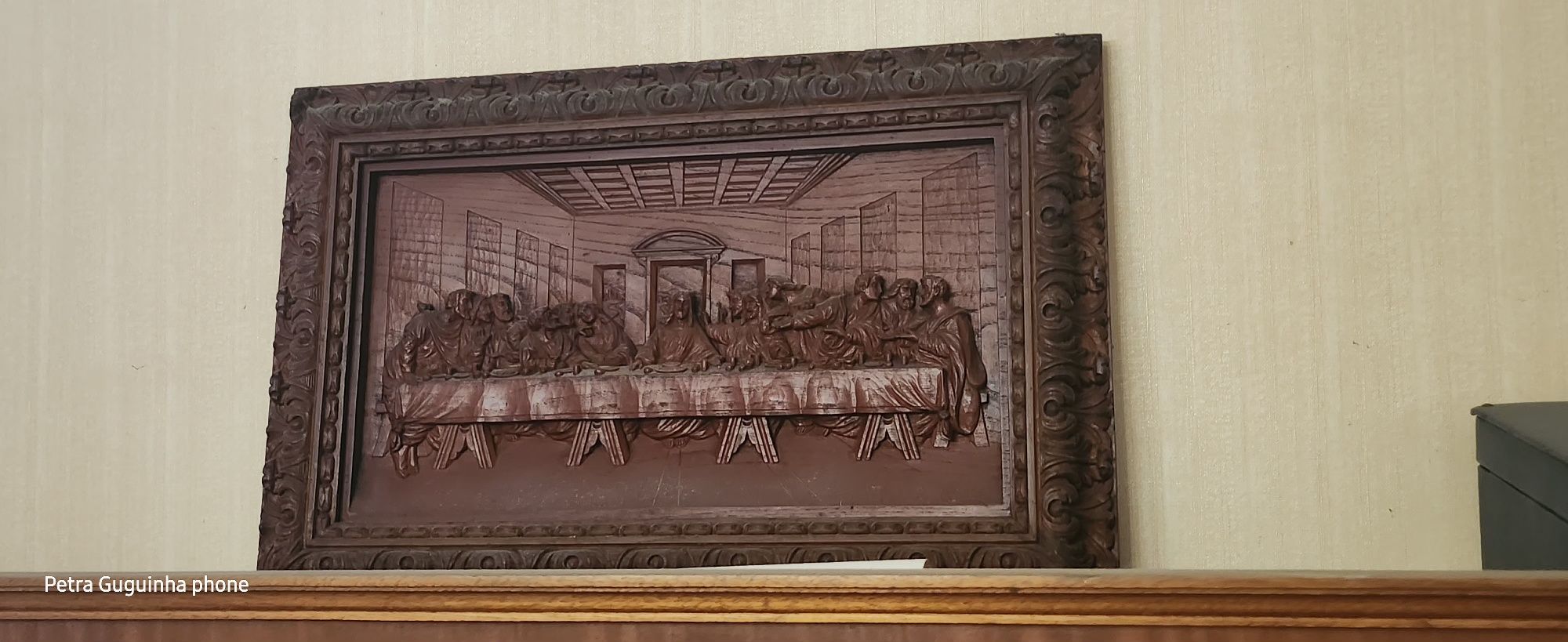 Relógio de pêndulo, quadro sagrada família etc