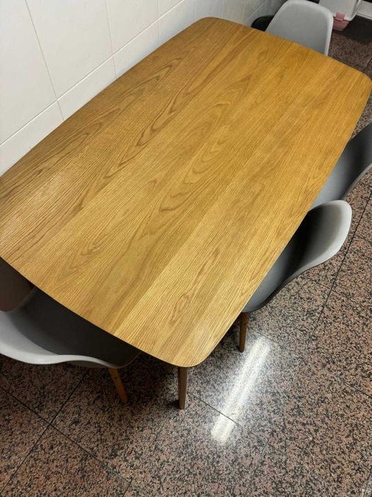 Mesa Kinda Home + Cadeiras Nórdicas