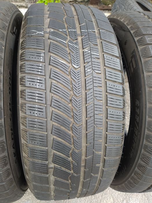 235/55/18 шини зимові Austone