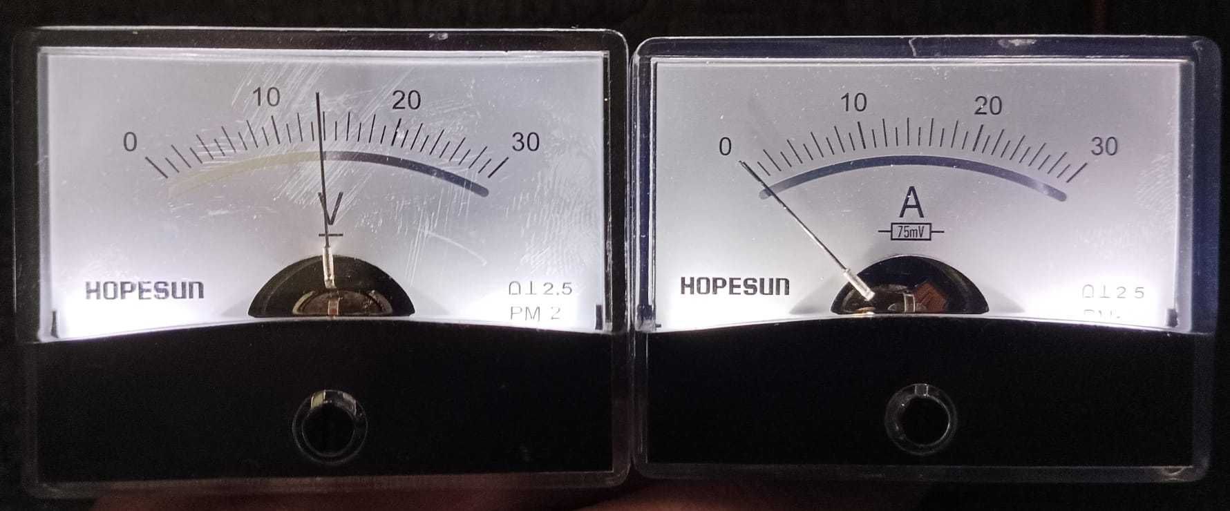 Fonte de Alimentação 13.8V DC 30A com Voltímetro e Amperímetro