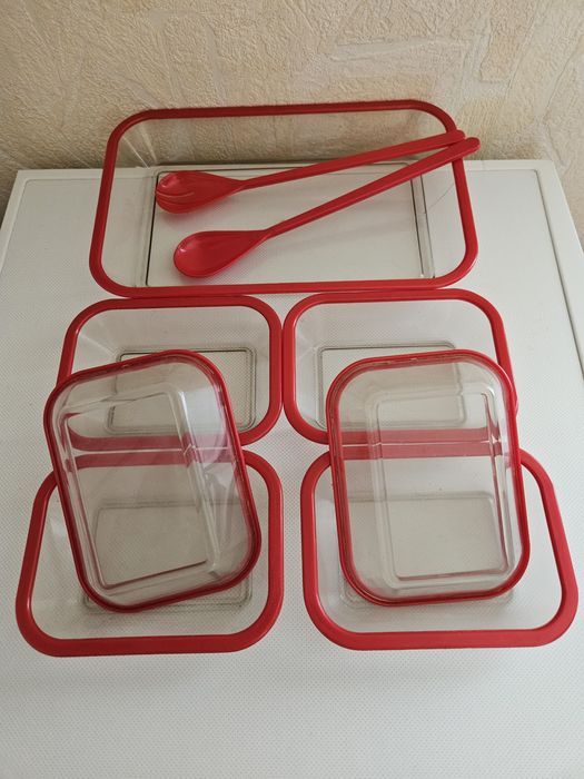 Набор пластиковой посуды