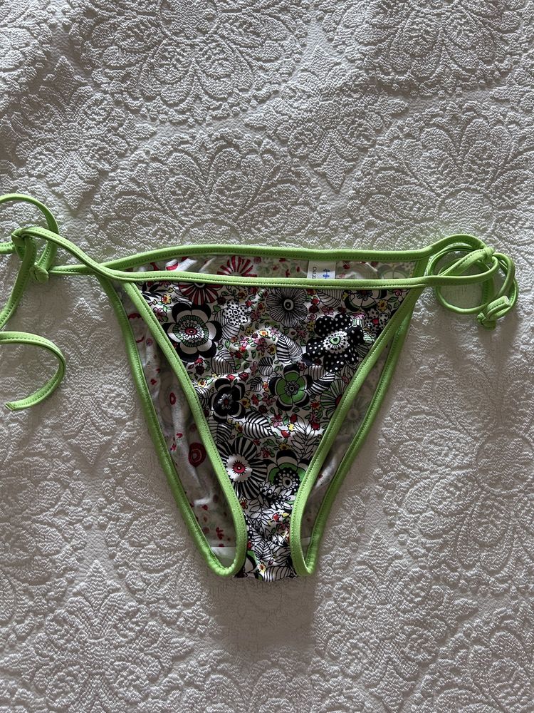Cueca de bikini verde floral