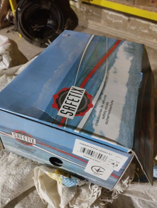 Черевики шкіряні всіх розмірів та спецодяг