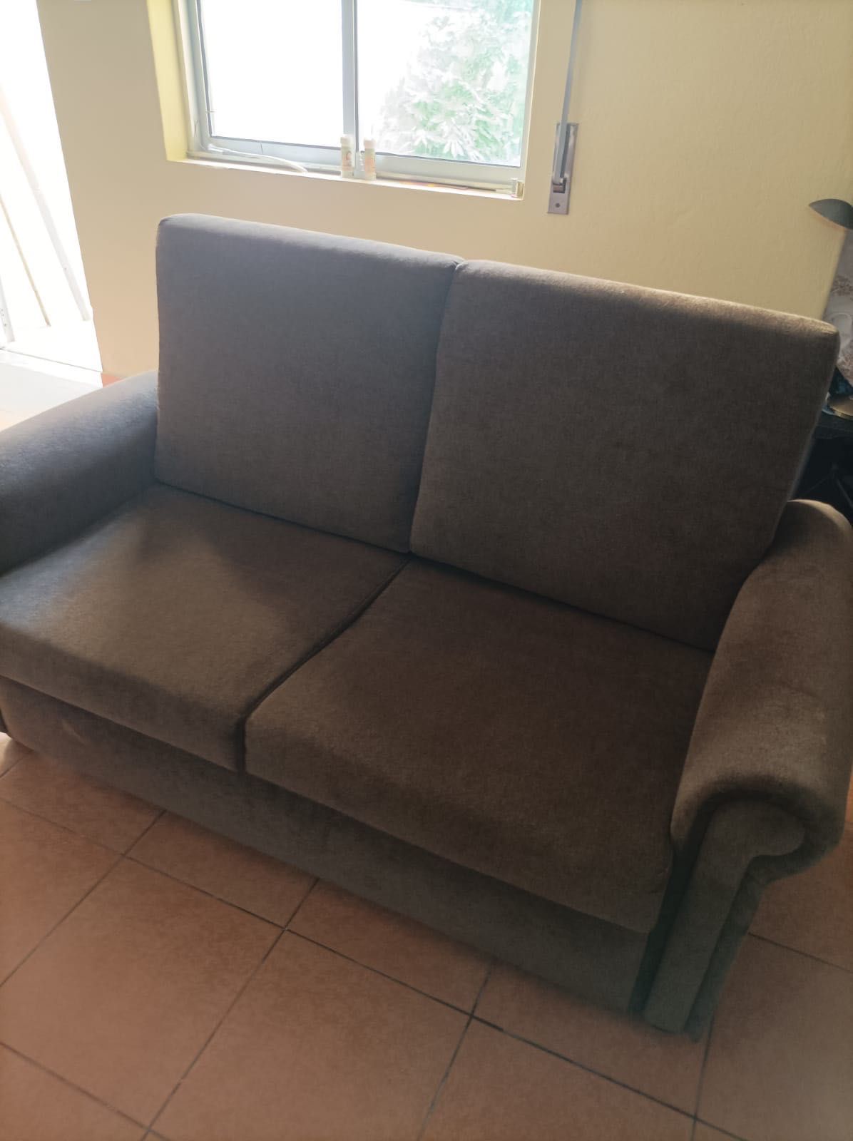Sofá castanho veludo e 2 cadeirões