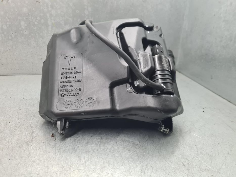 Reservatório / depósito água limpa vidros TESLA Model 3 (5YJ3)