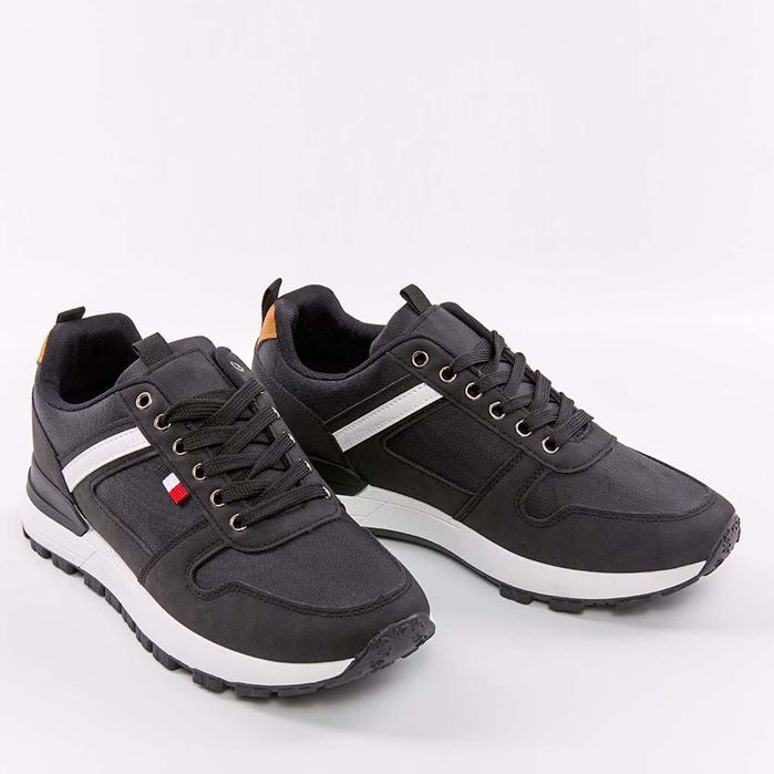 Кросівки чоловичи