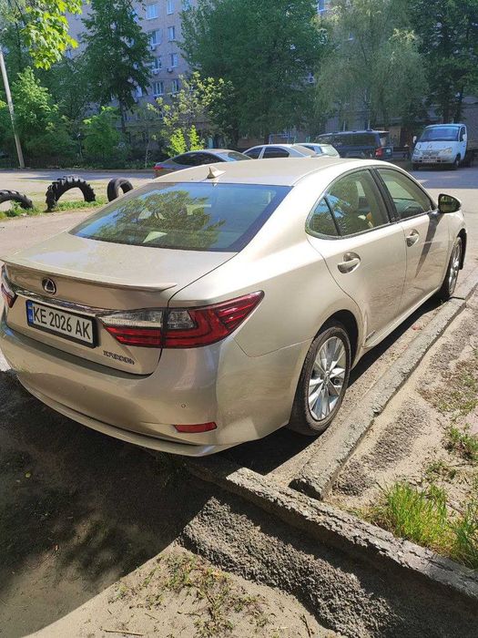 Продам Lexus ES 2012