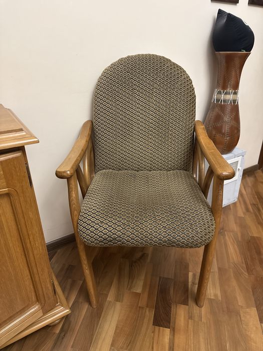 Стілець мʼякий з масиву дуба