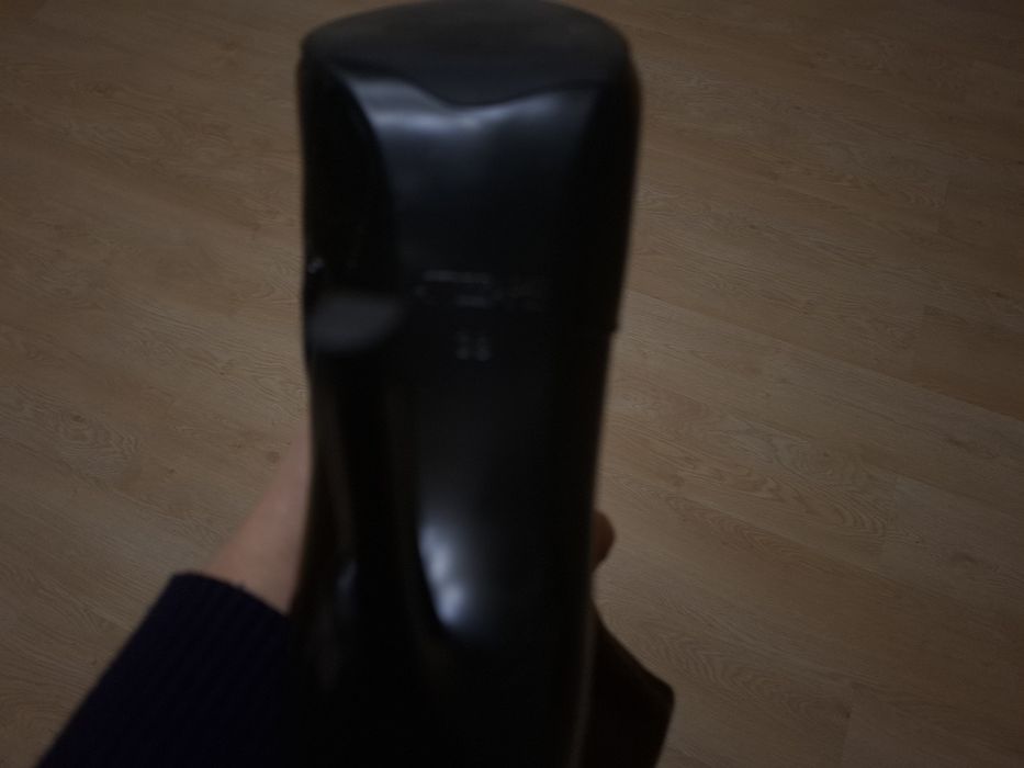 Вишукані лаковані ботфорди