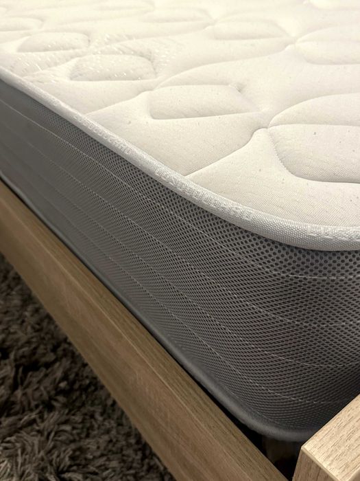 Cama de Casal + Colchão Super ortopédico + Estrado 195x140 + Mesa Cabe