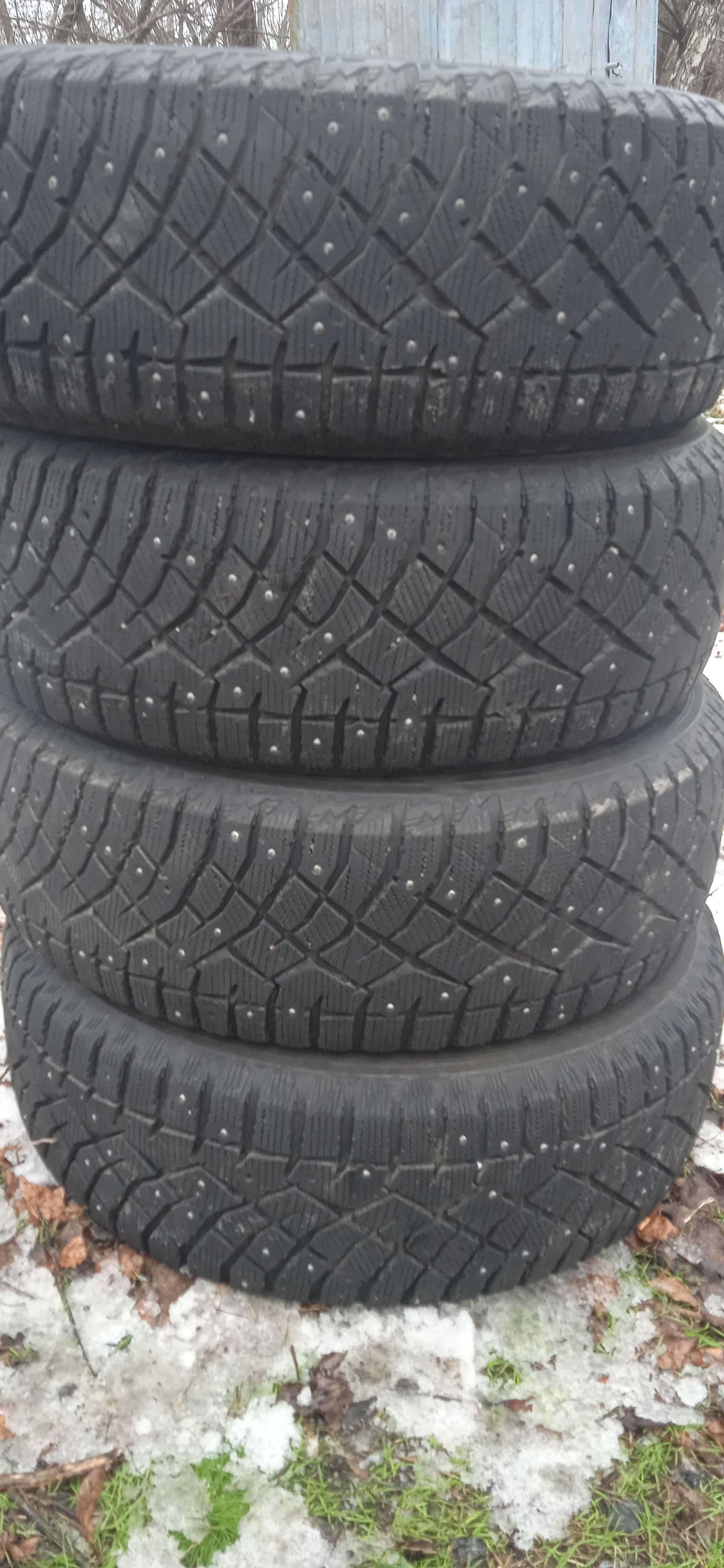 Зимова резина шипована 225/60 R17