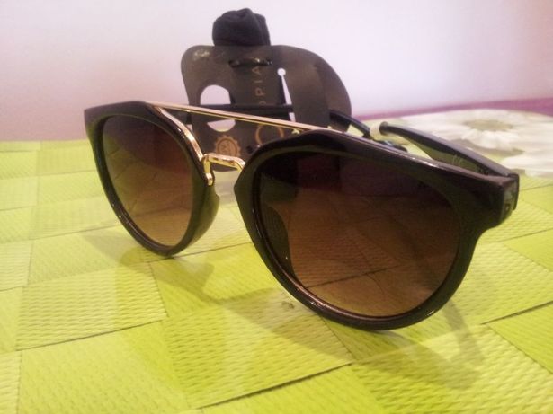 Okulary przeciwsłoneczne UV400 kat3 czarne ze złotym akcentem