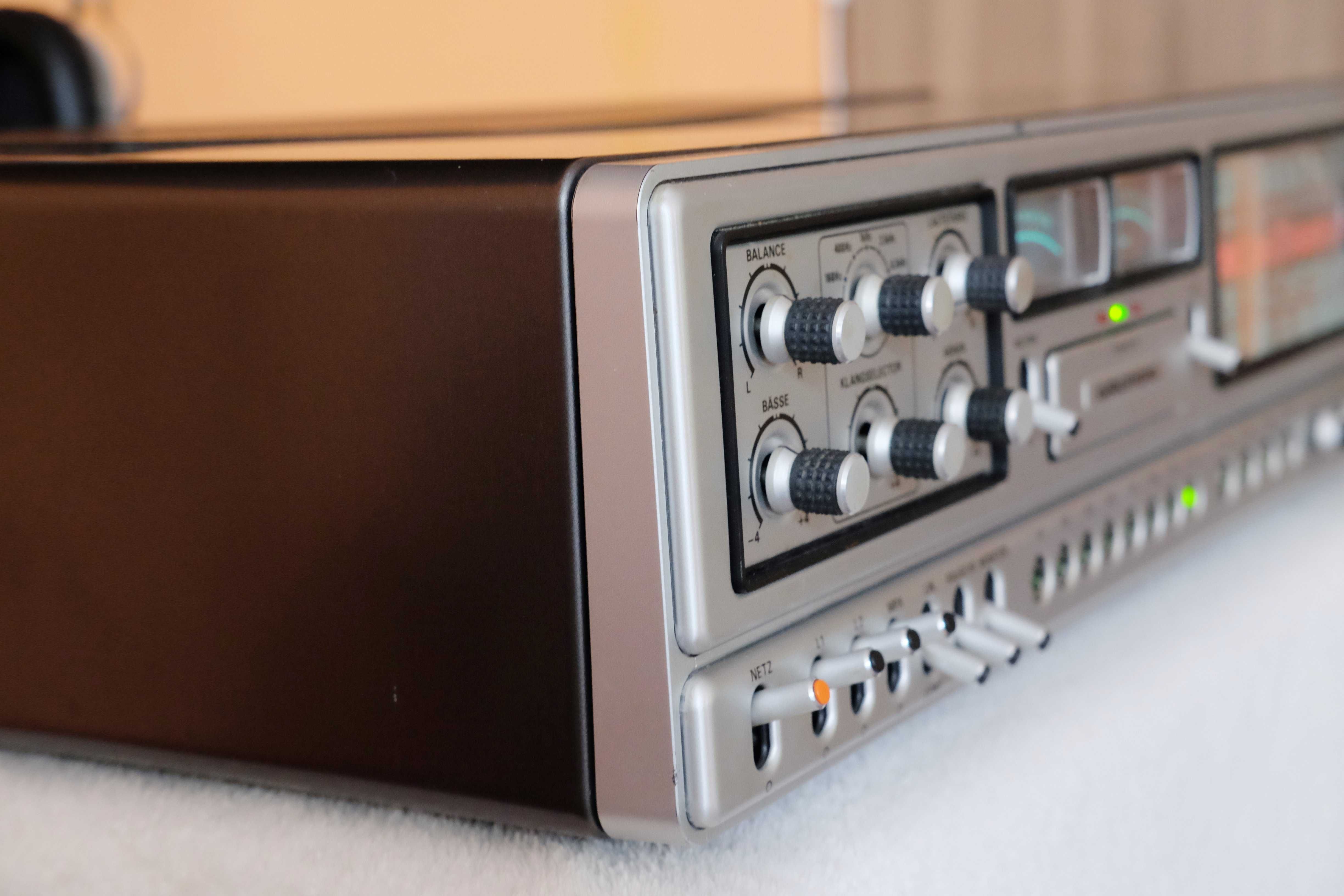 GRUNDIG R40 Receiver Super-HiFi 2x50 W / 4 Ohm  Amplituner 1976/1978