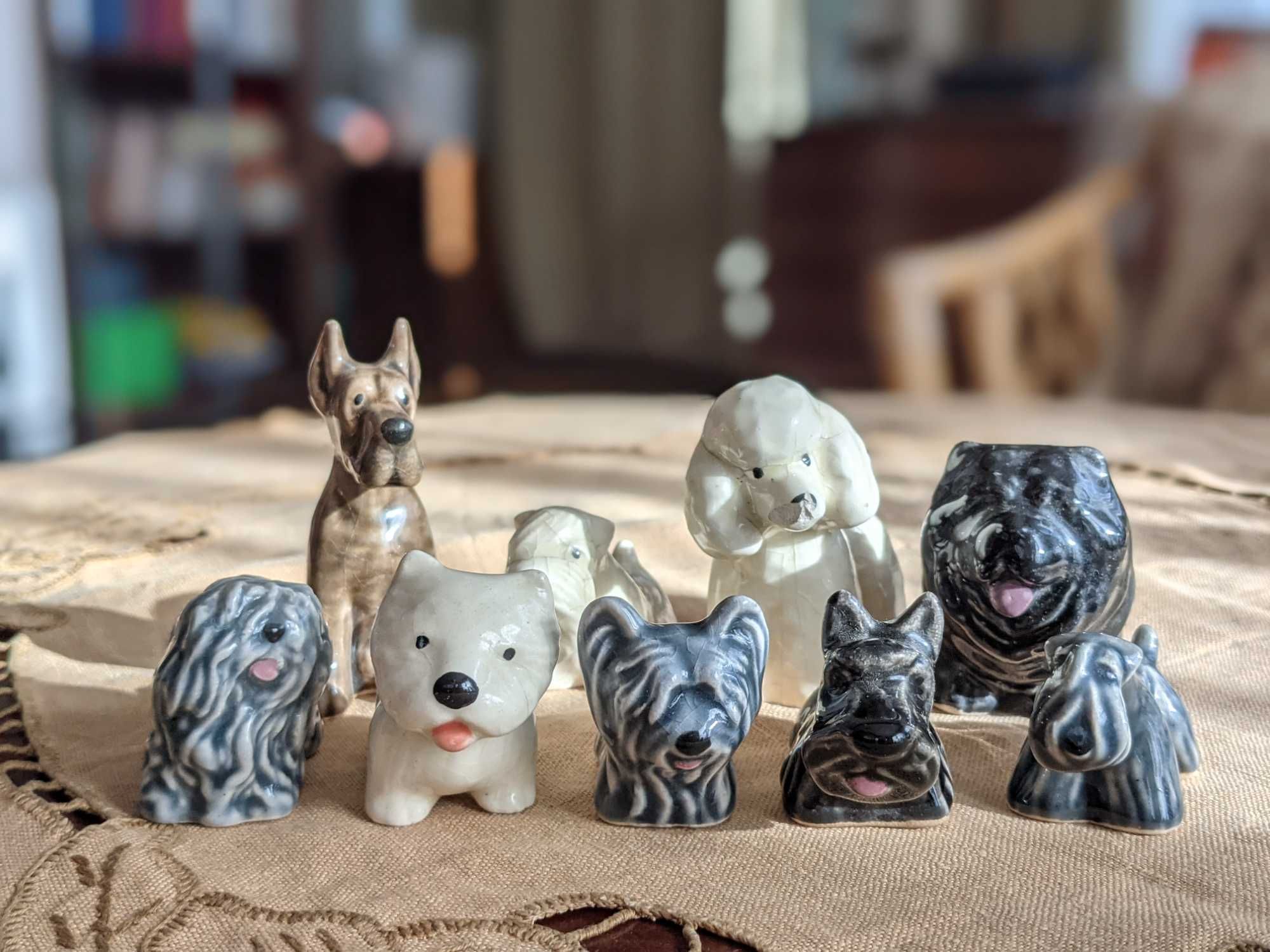 Figurka ceramiczna psa Chow-Chow