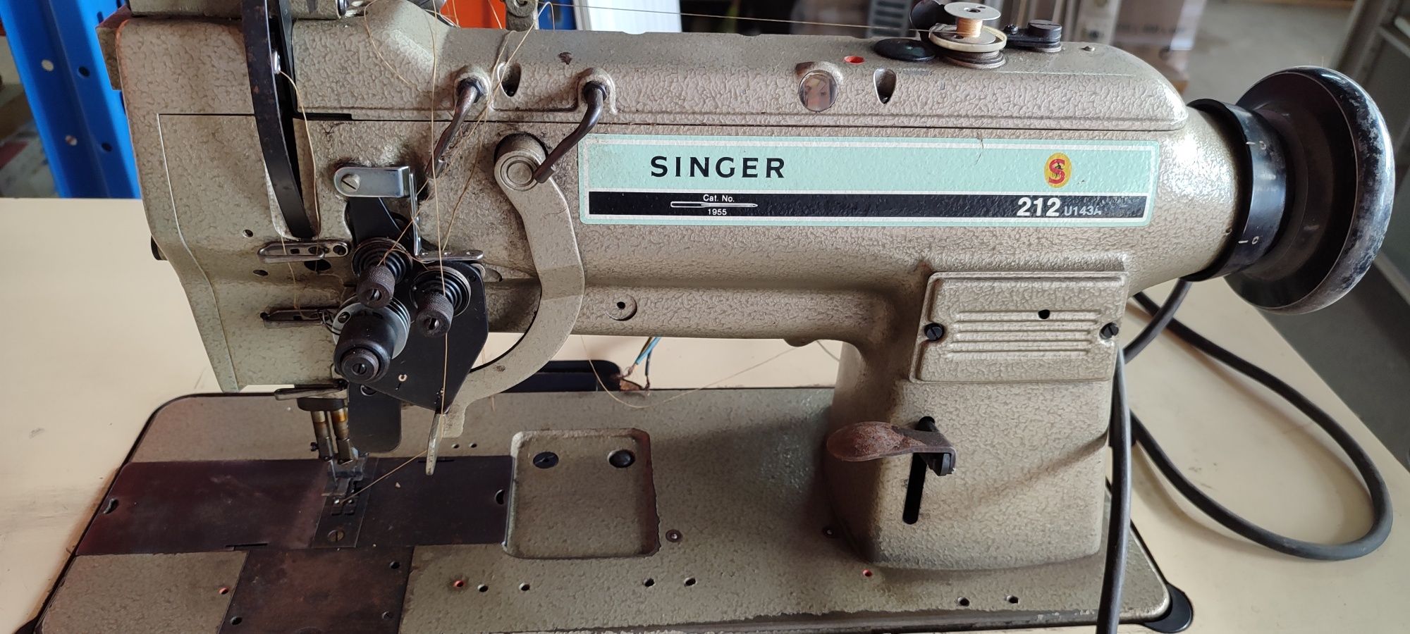 Vendo máquina industrial Singer 212