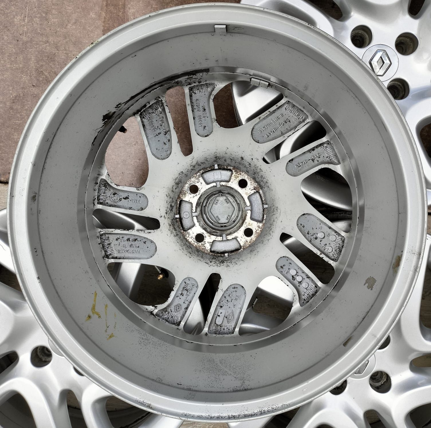 Felgi aluminiowe Renault Clio Captur Twingo 6,5x17 ET40 4x100