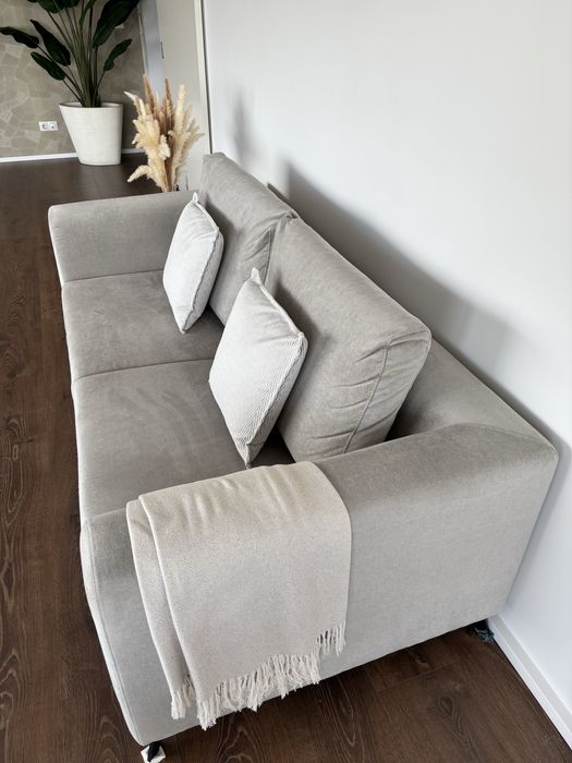 Sofa 3 lugares em tecido aveludado,