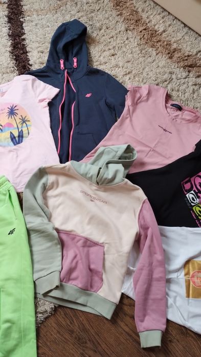 Bluza 4f. Zestaw ubrań dla dziewczynki 152