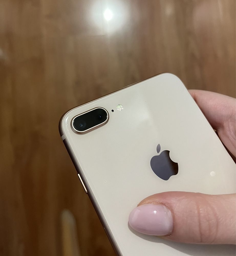 W pełni sprawny iPhone 8 Plus 64gb bez blokad, wylogowany i wyzerowany