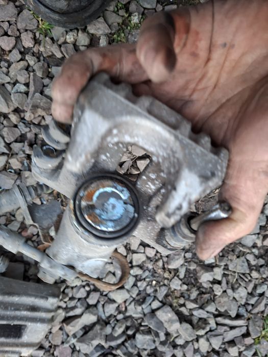 Volkswagen Passat b5 b5 fl zacisk hamulcowy lewy lub prawy jak nowy