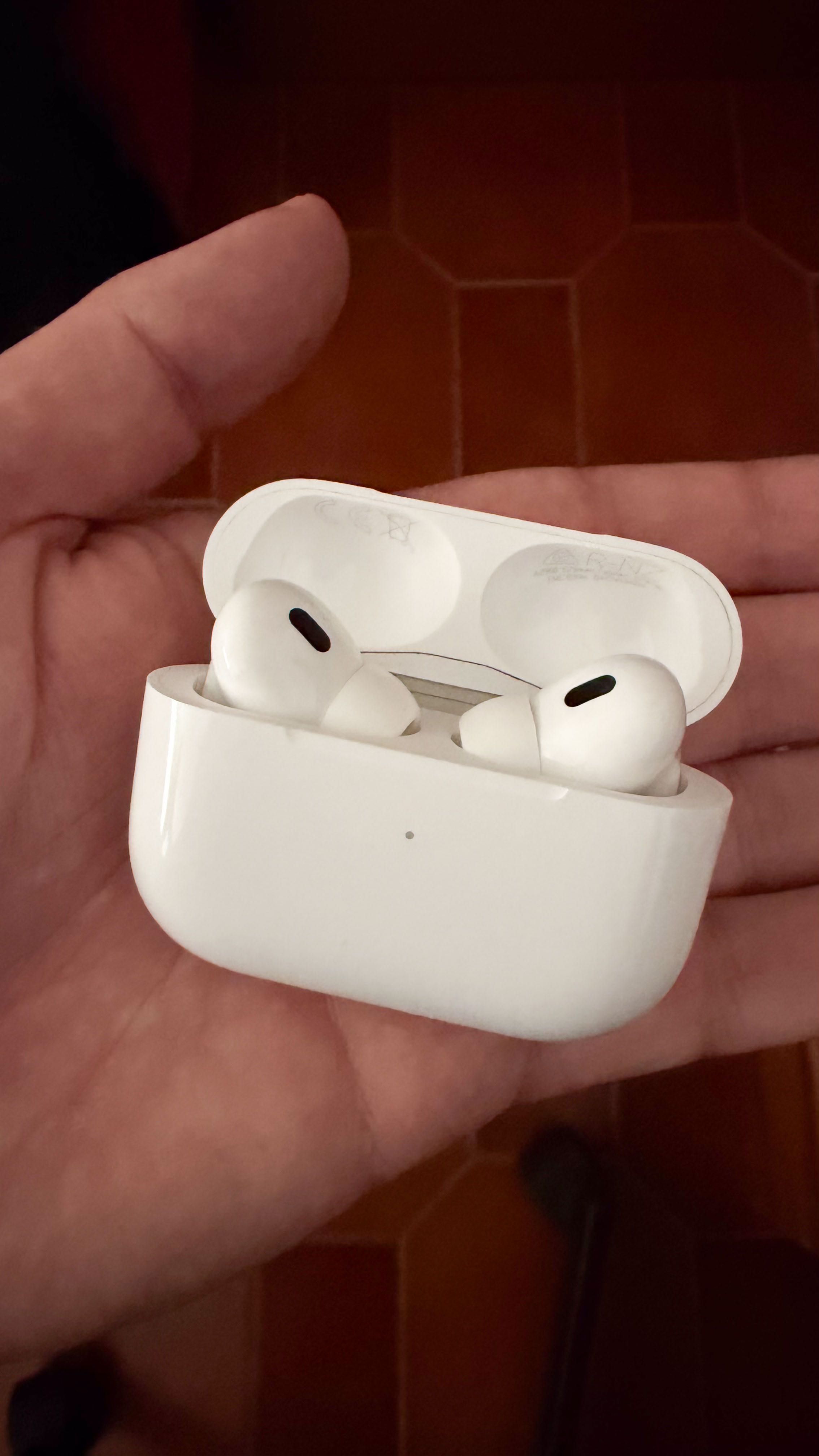 Airpods Pro APPLE 2ª Geração USB-C - ORIGINAIS - USADOS (COMO NOVOS)