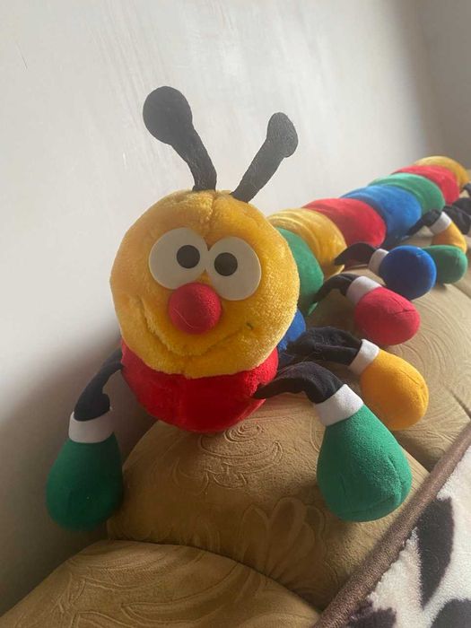 М'яка іграшка-гусениця