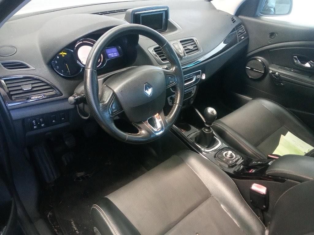 Vendo carrinha acidentada traseira