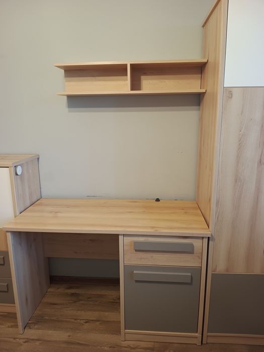 Meble młodzieżowe. Zestaw mebli.