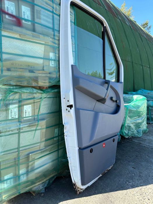 Продам комплектні пасажирські двері Mercedes Sprinter (W906) - ліві