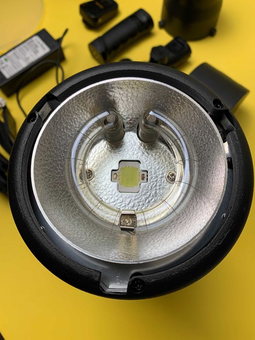 Бездротовий портативний спалах NiceFoto nFlash 680A потужністю 600 Вт.