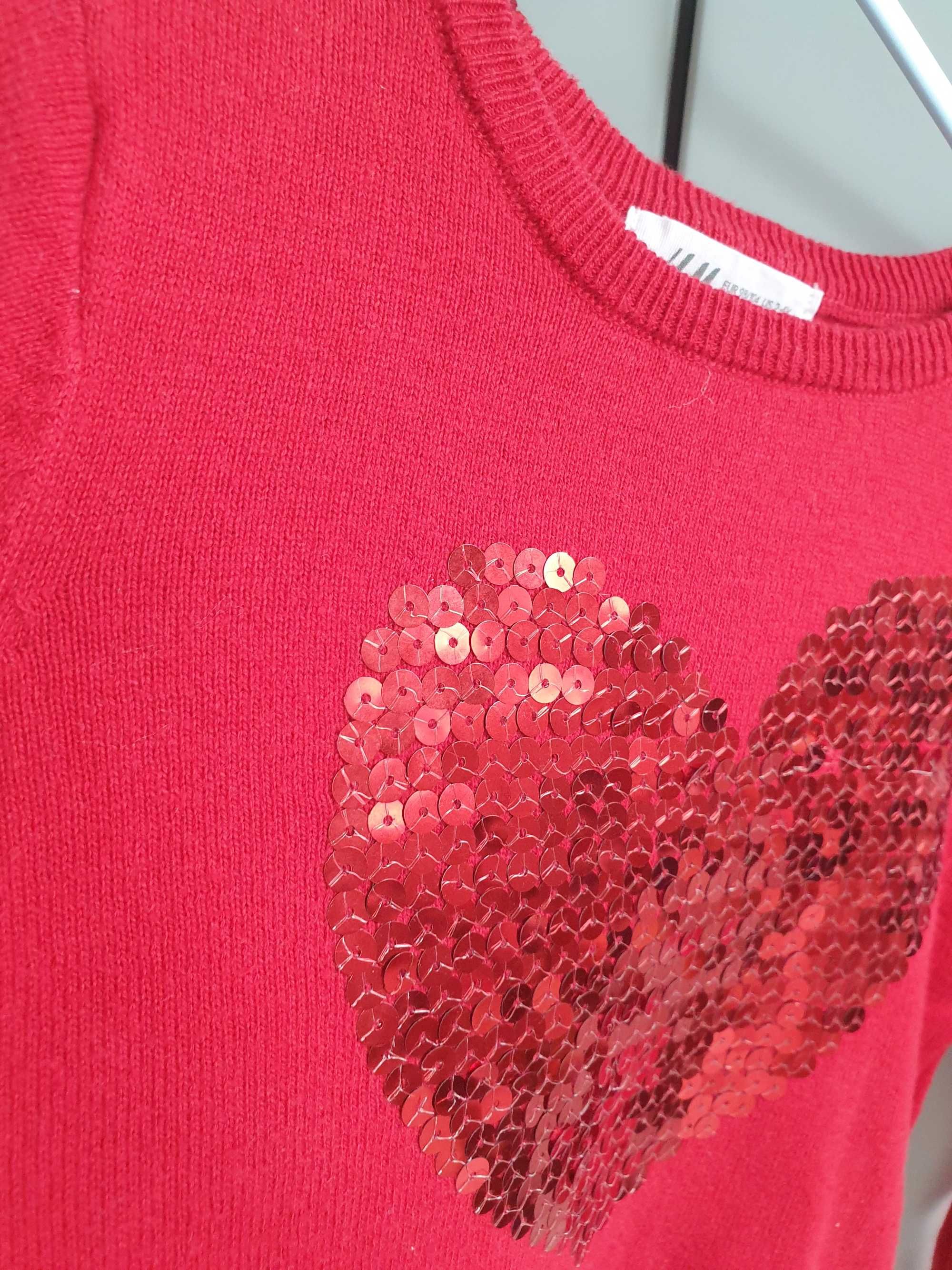 Czerwony sweter z serduszkiem cekiny H&M 98 104