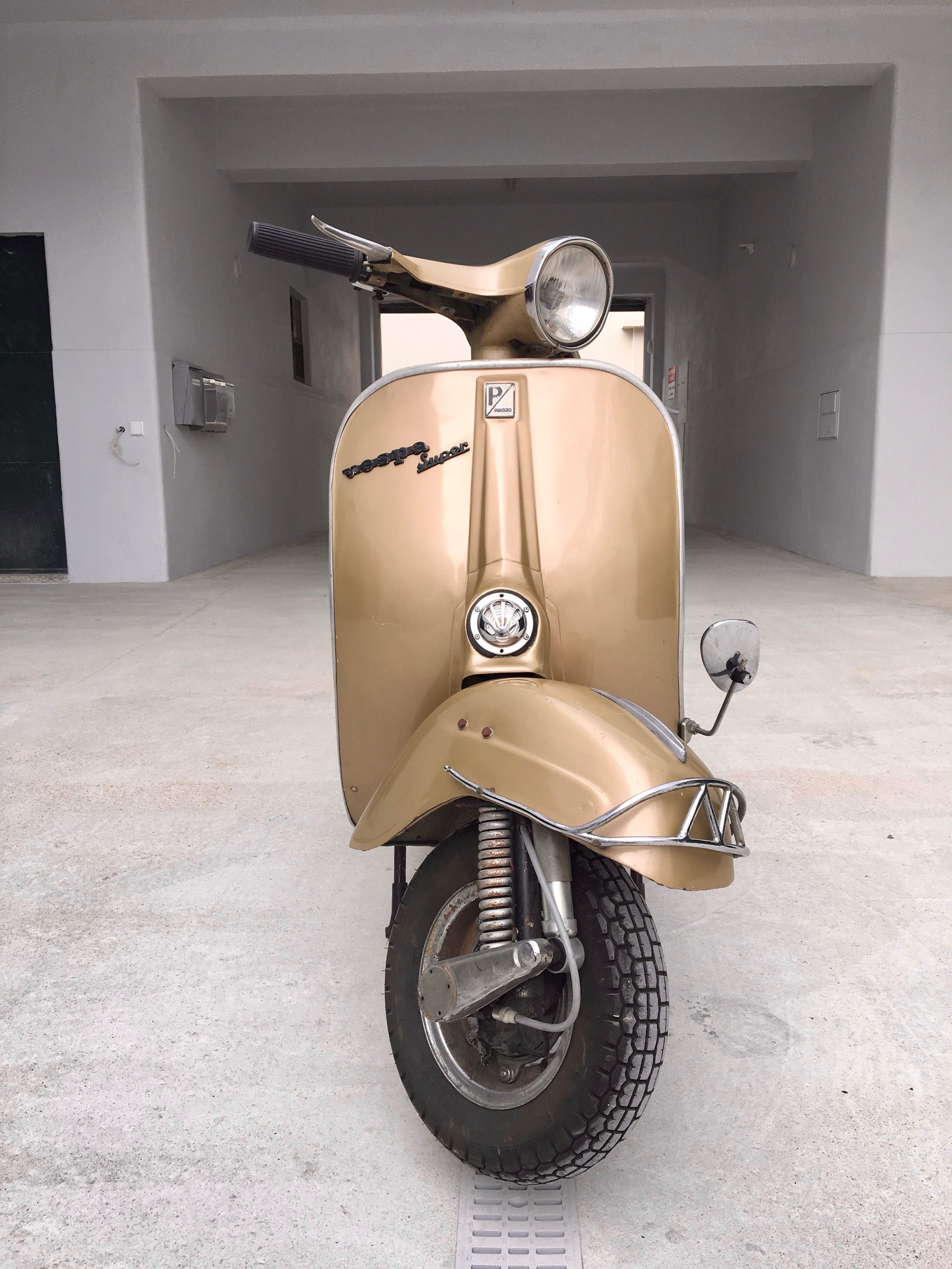 Vespa clássica Super 150