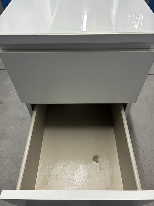 Mesinha de cabeceira MALM branca com vidro