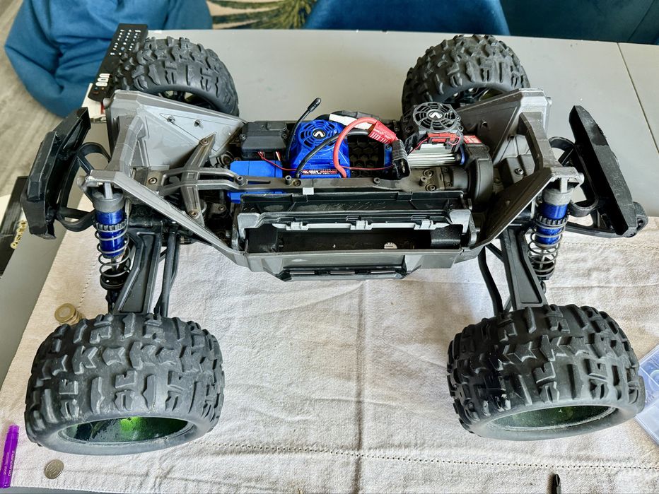 Traxxas wide maxx v2