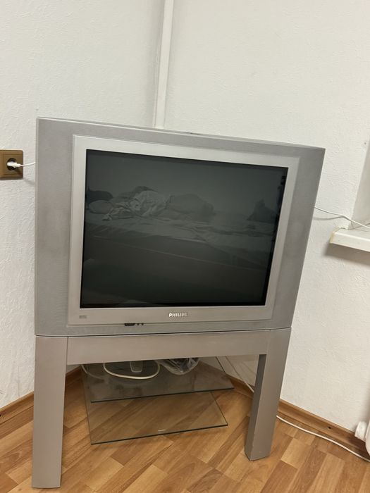 Телевизор Philips (кинескопный) — отдам бесплатно, с подставкой