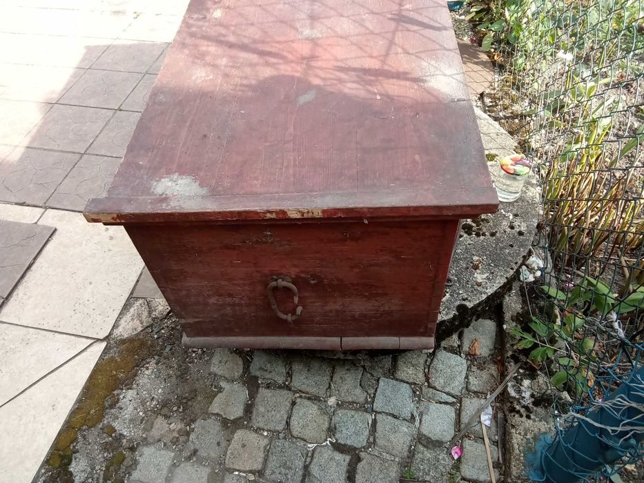 stare skrzynie 2 szt oraz maszyna do szycia antyk