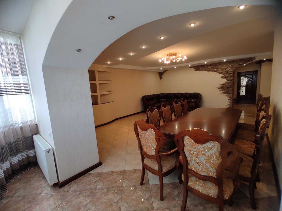 Продаж 3 кімнатної квартири Центр