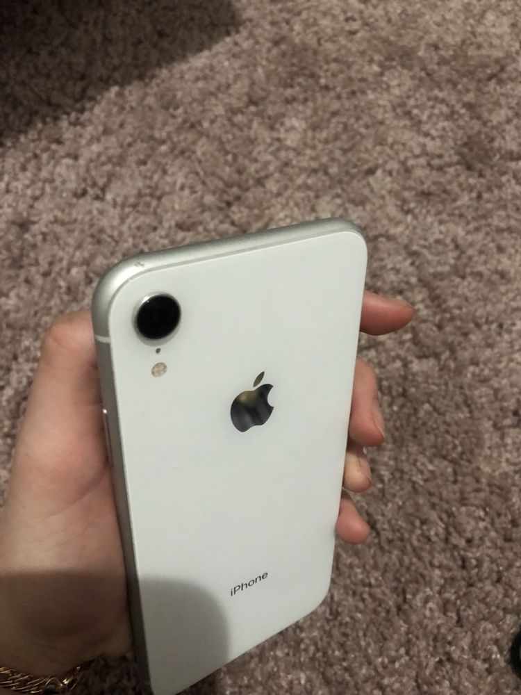 iPhone xr 64 гб чохли+зарядка+захисне скло
