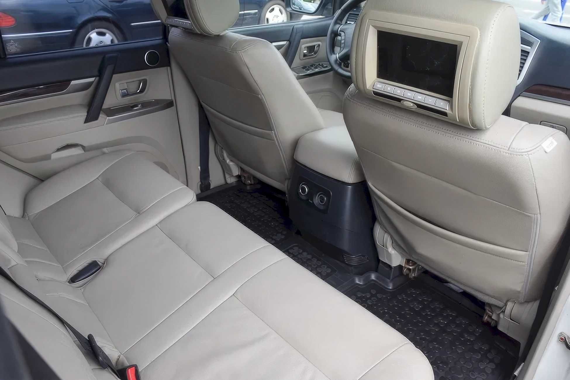 2017 Mitsubishi Pajero