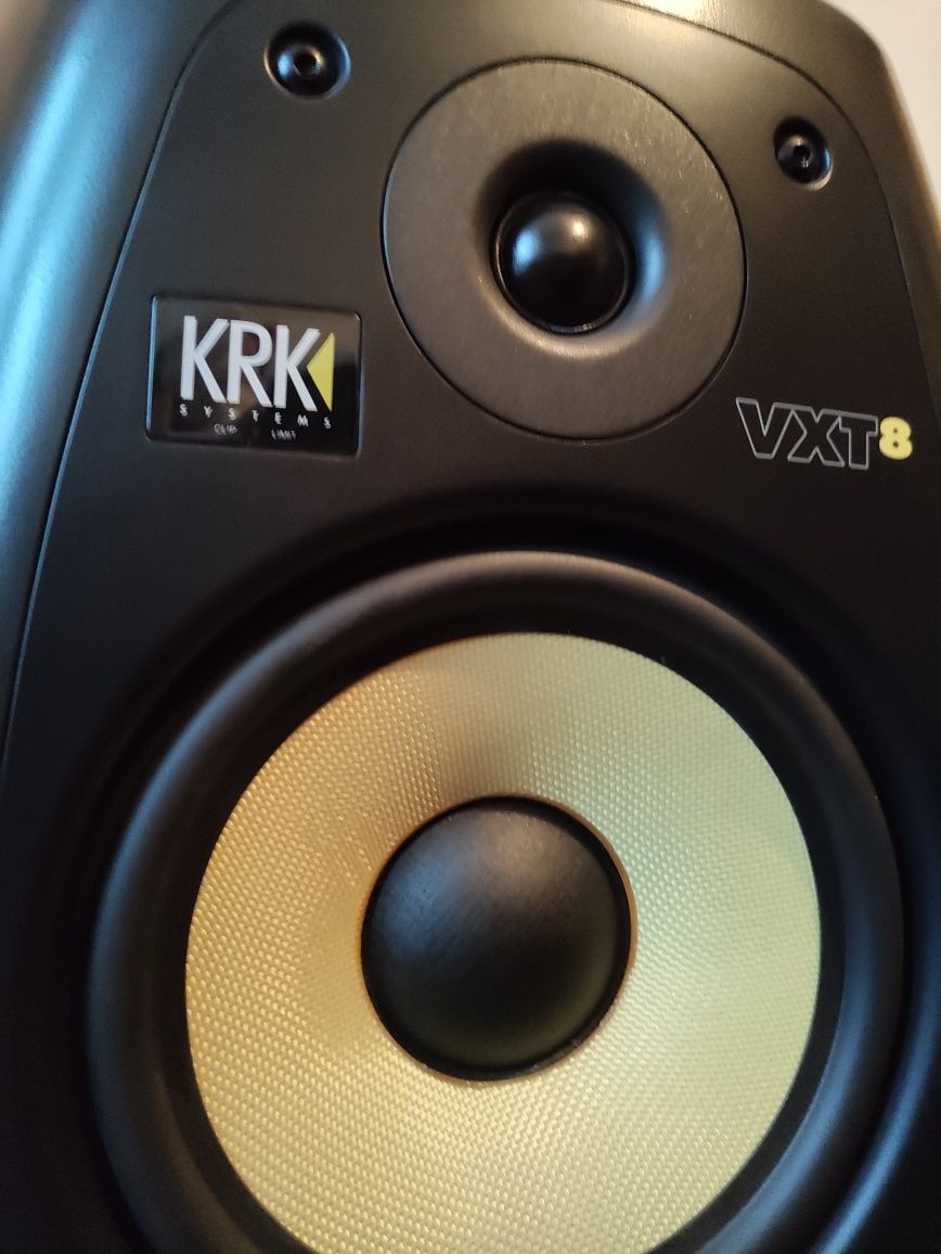 Monitory KRK VXT 8. F-a vat.