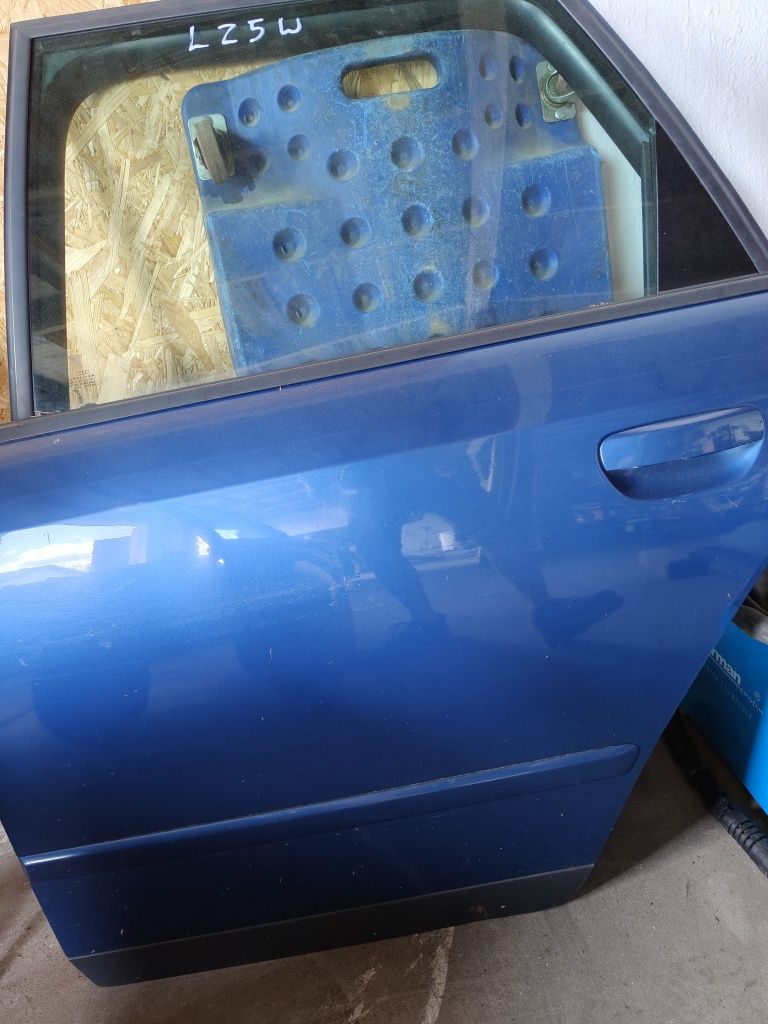 Lewe drzwi tył audi A4 b6 LZ5W