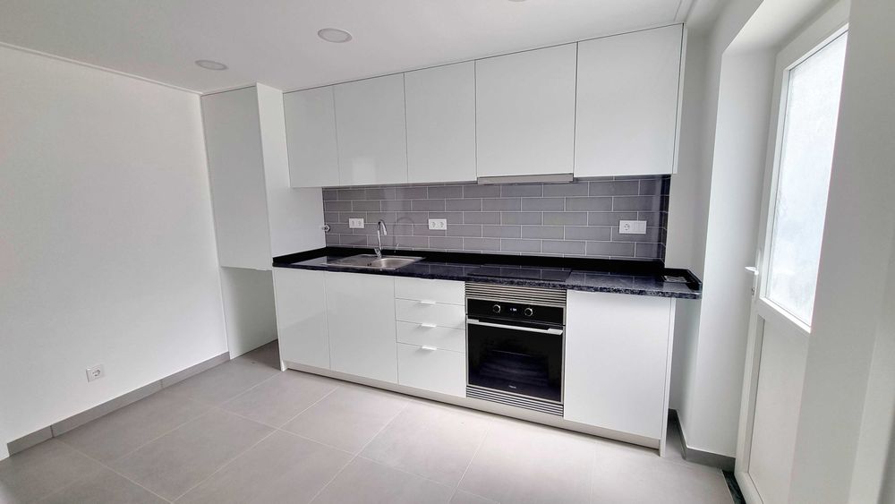 Estúdio c/Garagem Exterior Guerreiros Loures