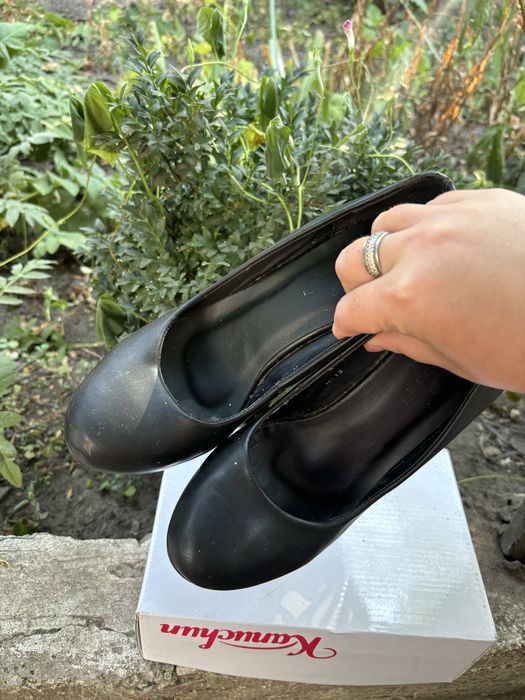 Продам туфлі в чорному кольорі на високому каблуці