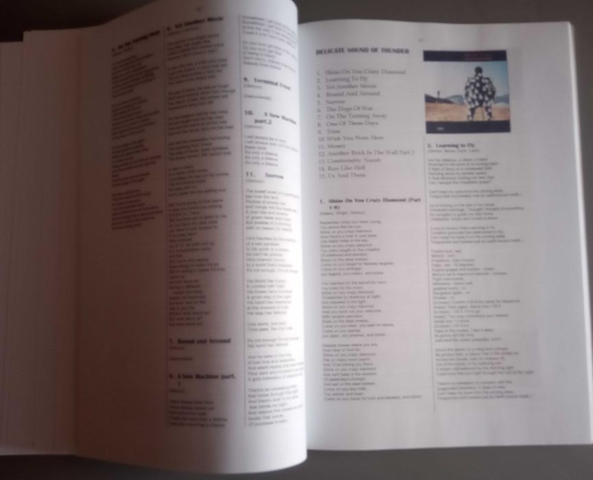 Pink Floyd - - - - - Livro com letras das canções