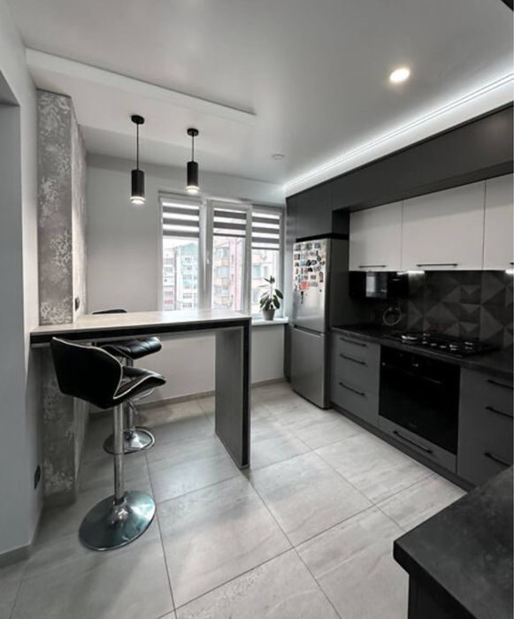 Продається 3-кімнатна квартира район ТЦ Майдан