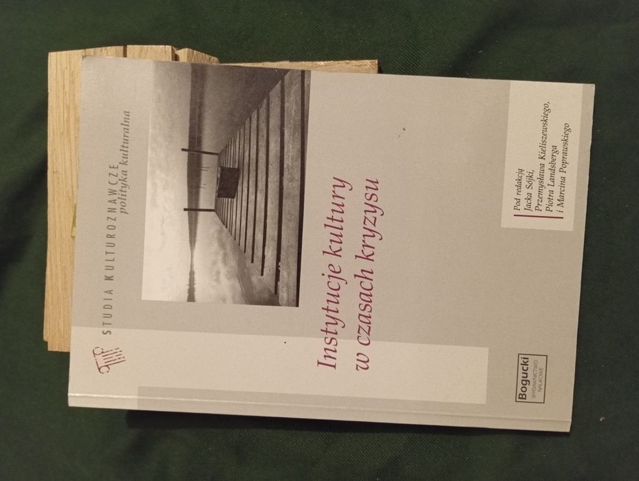 Instytucje kultury w czasach kryzysu książka w